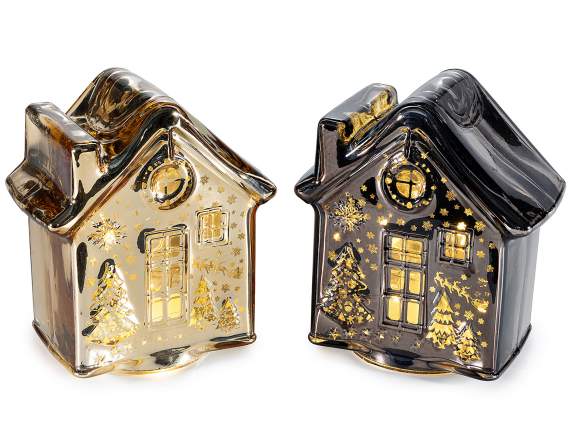 Casa navideña de cristal decorada en relieve con luces LED.
