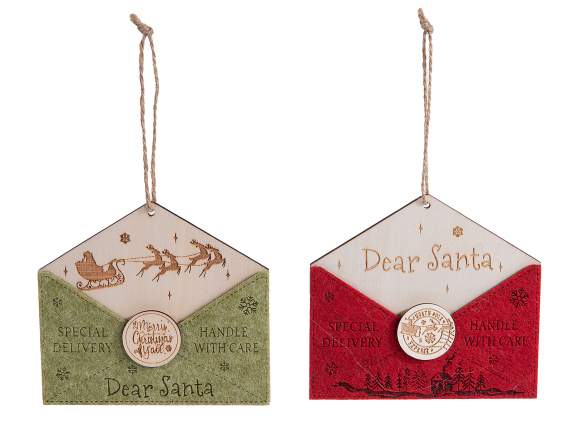 Sobre navideño de madera y tela con adornos grabados