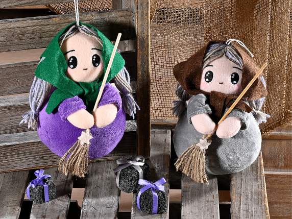 Befana - Sorcière en tissu doux avec balai à suspendre