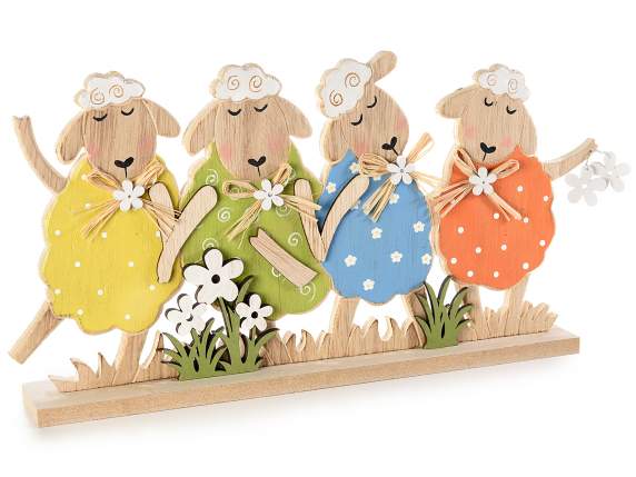 Decorazione in legno colorato con pecorelle da appoggiare