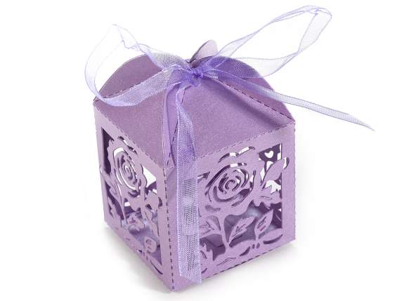 Favor box in lilac glitter paper with flower carvings