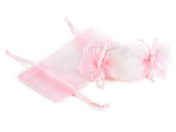 Bomboane pentru nunta din organza roz cu tirante