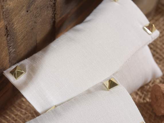 Geantă din material textil ivory cu ținte metalice, închider