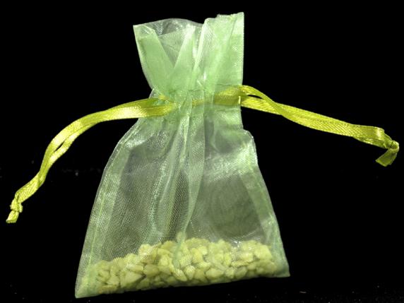 Apple green organza bag 8x11 cm with drawstring