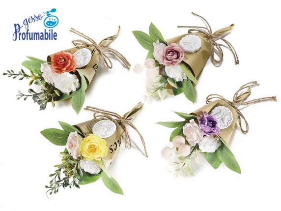 Bouquet in carta kraft c-fiori in stoffa e decoro in gesso