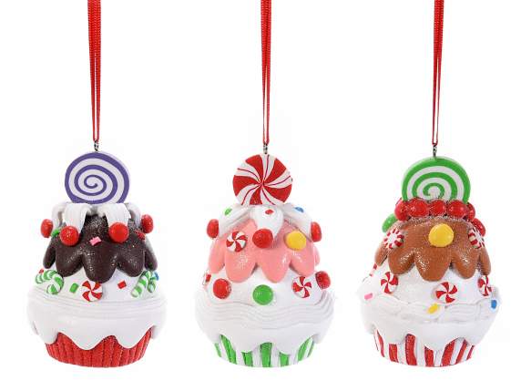 Cupcake decorato in pasta di resina lucida da appendere