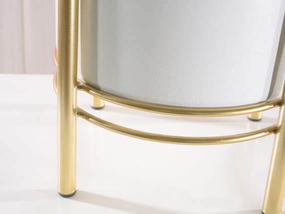 Set 3 vasi in metallo bianco con supporto dorato