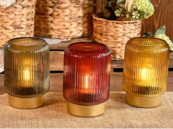 Lampe en verre coloré moleté avec base dorée et lumière LED