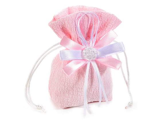 Sac en tissu froissé rose avec cravate et rose