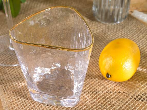 Verre triangulaire martelé 250 ml, bord doré