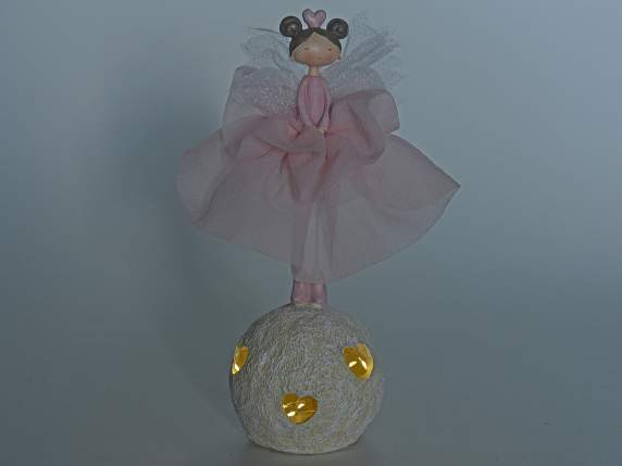 Fée en résine avec robe en tulle sur sphère avec LED