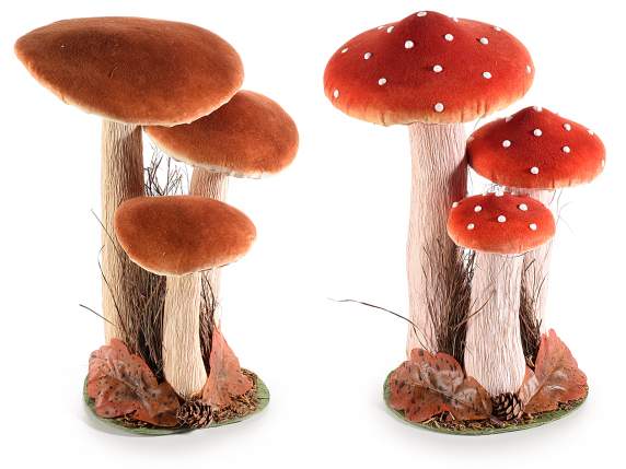 Trio de champignons recouverts de papier et tissu à poser de