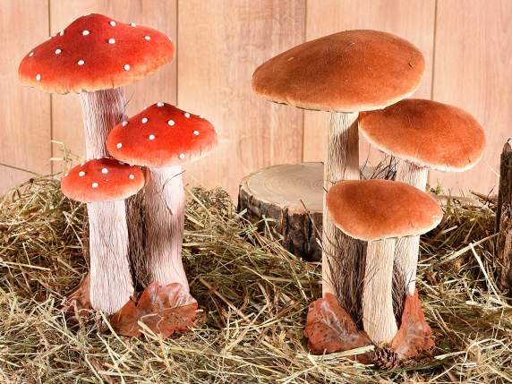 Trio de champignons recouverts de papier et tissu à poser de