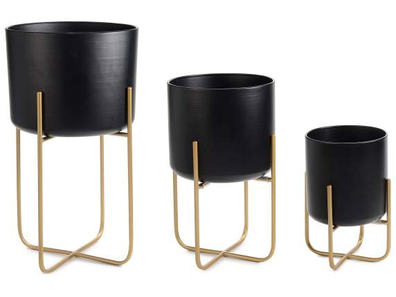 Lot de 3 vases en métal noir avec support doré
