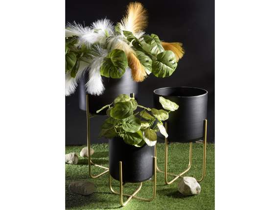 Lot de 3 vases en métal noir avec support doré