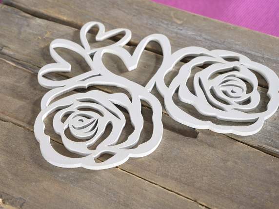 Boîte à thé en bois avec décors en relief roses et coeurs
