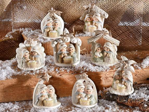 Crèche en résine colorée avec étoile comète dorée