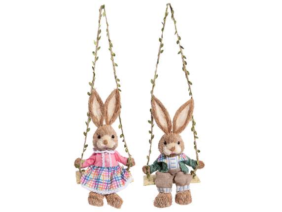 Lapin en fibres naturelles sur une balançoire suspendue