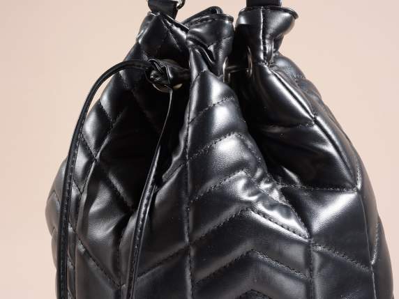 Borsa secchiello nera similpelle trapuntata c-tracolla