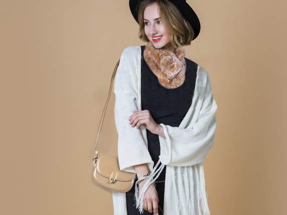 Borsa similpelle con tracolla e chiusura frontale c-girello