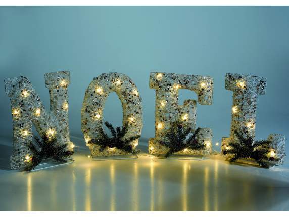 Scritta NOEL in rattan bianco con luci led e pino decorativo