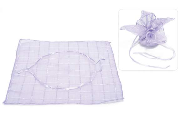 Quadratische Tülltasche aus lila kariertem Stoff mit Bindeba