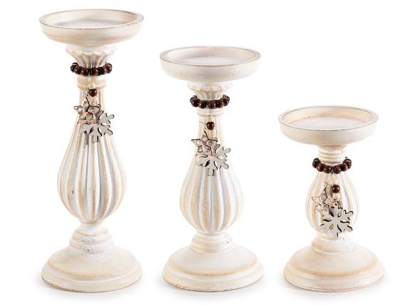 Set mit 3 Kerzenhaltern aus Holz mit hängenden Dekorationen