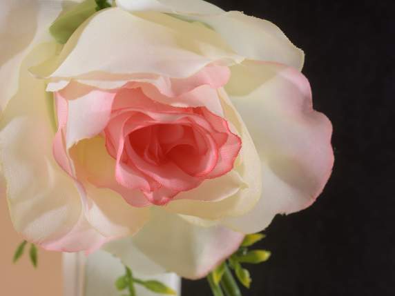 Girlandenzweig mit Rosen und Kunstblumen zum Aufhängen