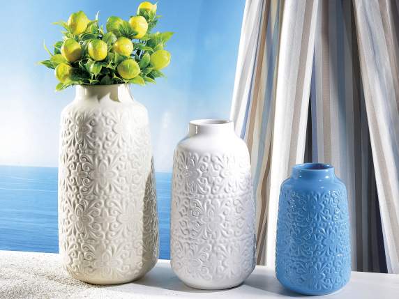 Set aus 3 glänzenden Porzellanvasen mit Reliefdekor