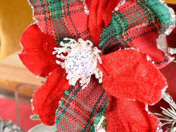 Weihnachtsstern aus Stoff mit Tannenzapfen, Zweigen und Blät
