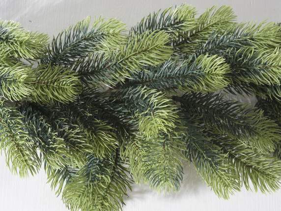 Guirlande de sapin artificiel suspendue