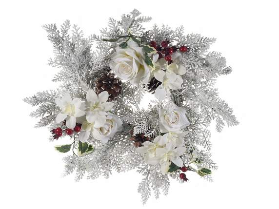 Guirlande decorative enneigé avec fleurs blancs et baies