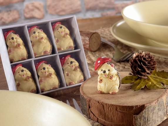 Coffret avec 6 hérissons en résine avec champignon à poser