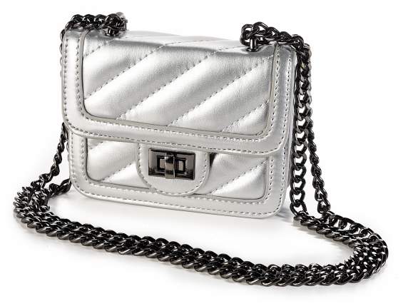 Mini bag similpelle matelassé con catena e dettagli bruniti