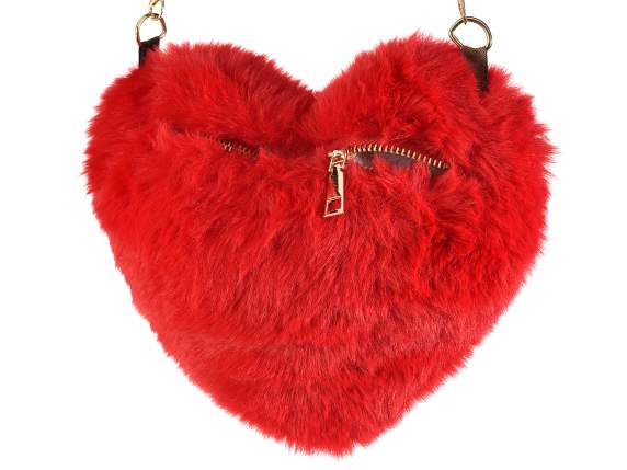 Borsa tracolla cuore in morbida ecopelliccia e catena dorata