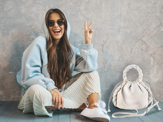 Borsa secchiello similpelle extra soft c-manico a treccia