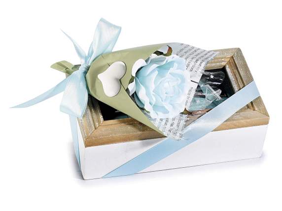 Bouquet in carta con rosa in stoffa, cuore in gesso e fiocco