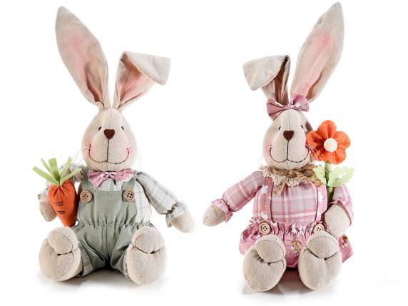 Coniglio decorativo in stoffa con fiore e carota