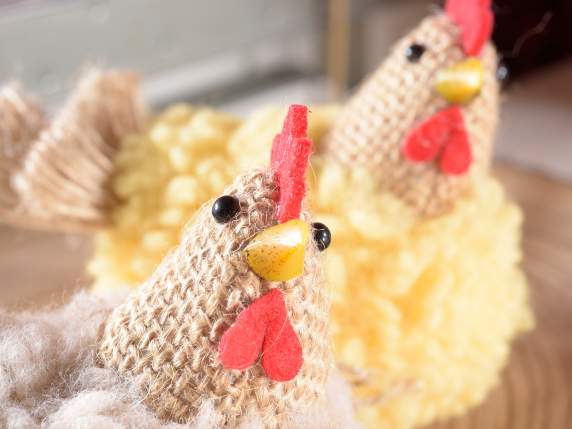 Gallinella in morbido pelo artificiale con fiore e fiocco