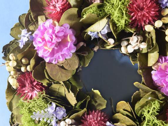 Ghirlanda di fiori e bacche colorate