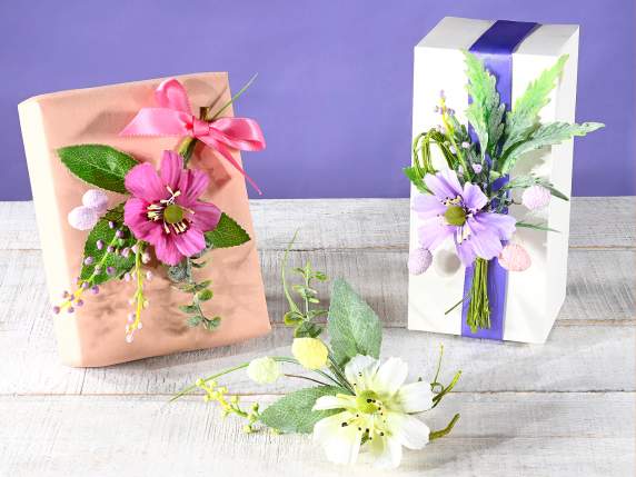 Mazzolino con anemone e ovetti artificiali colorati