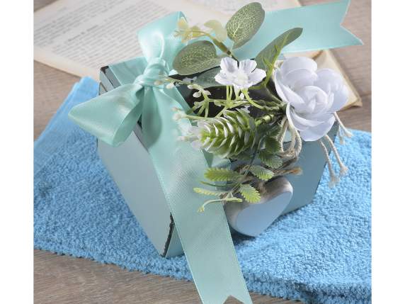 Mazzolino con rosa e fiorellini artificiali