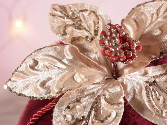 Stella di Natale artificiale con glitter oro e bacche rosse