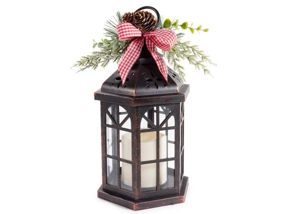 Lanterne avec bougie LED, bouquet daiguilles de pin et nœud