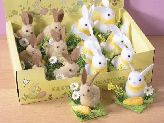 Exposant 12 lapins aux carottes et fleurs sur une motte d-#3