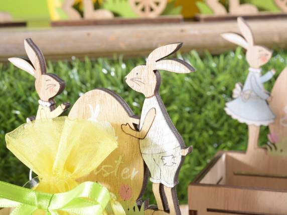 Cesta de madera forma de valla y conejitos con escrita Home