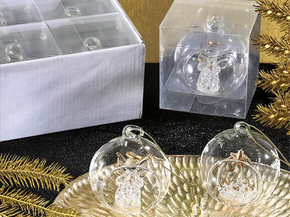 Bola de cristal colgante con temática navideña.