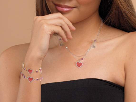 Pulsera metal con corazones lacados y pedrería con tarjeta