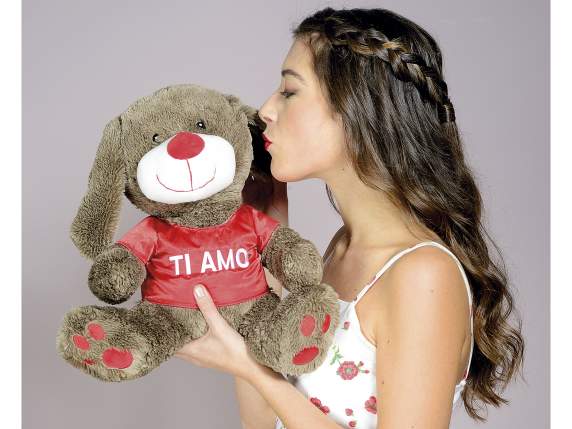 Perro peluche con camiseta roja con escrita Te amo