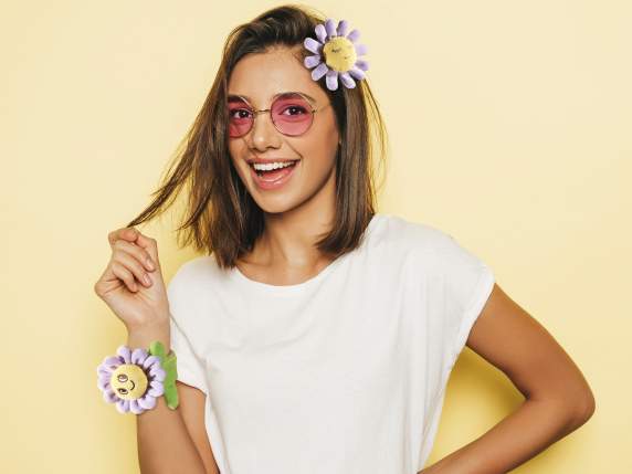 Pulsera de flores en suave tela